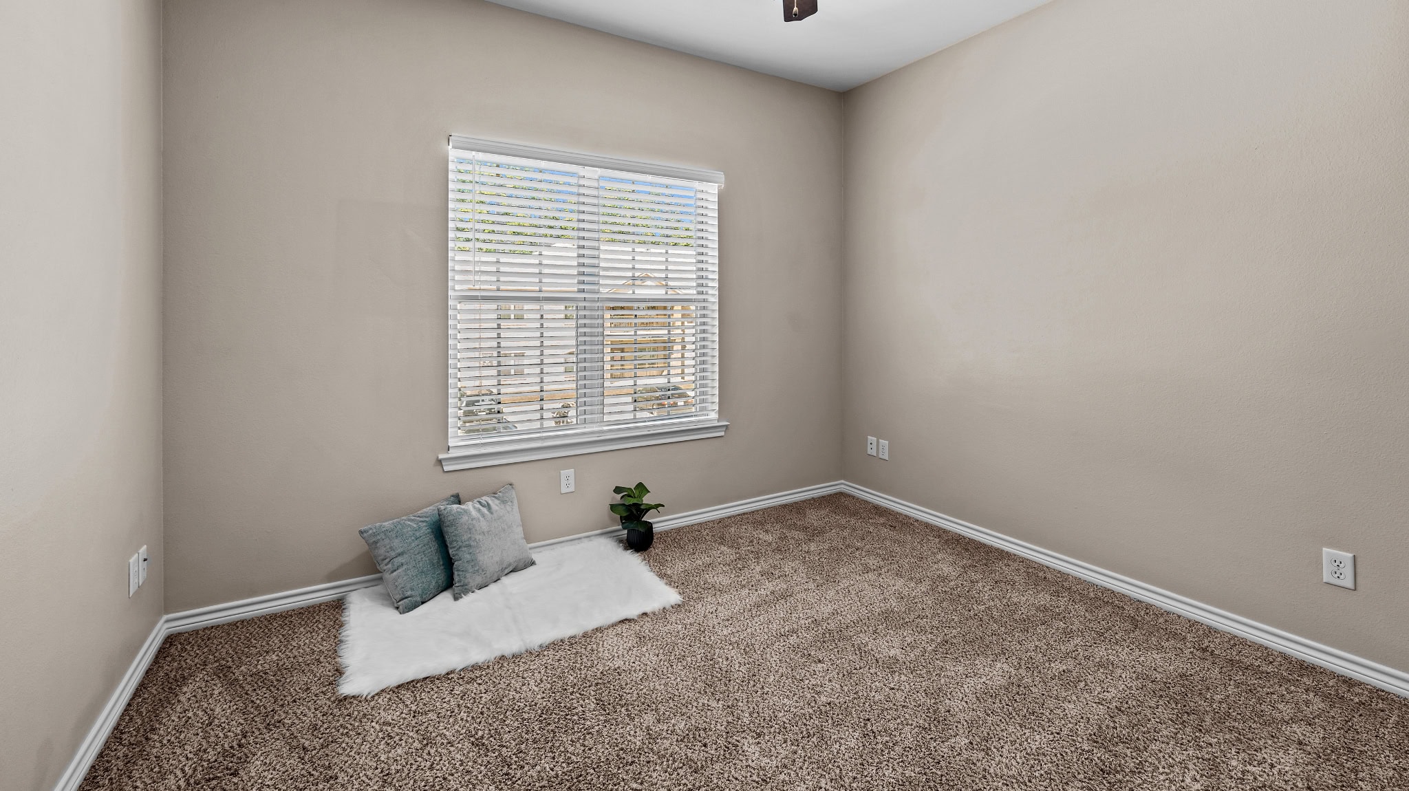 The Stonegate Photos Slider - Thumbnail